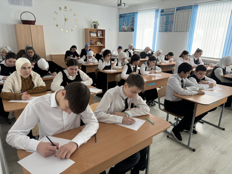 21.02.2025 г. в рамках Международного дня родного языка в ГБОУ «СОШ 6 г. Сунжа» прошел Тотальный диктант по ингушскому языку..